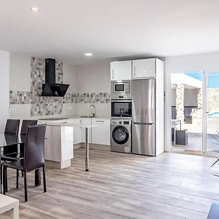 Mi Pequena Alba Μπαρβάτε